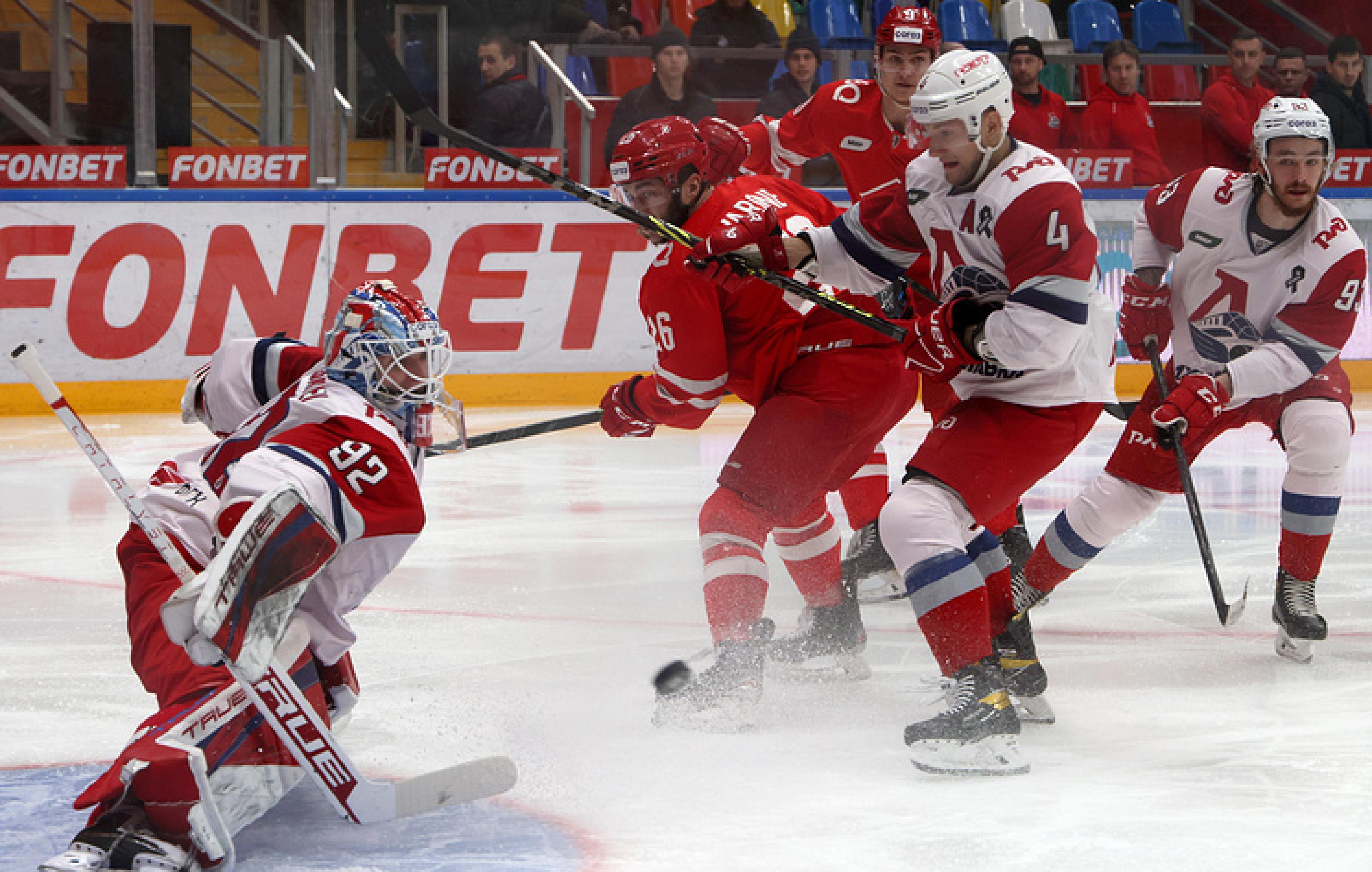 Победная серия «Спартака» прервалась в игре с «Локомотивом»