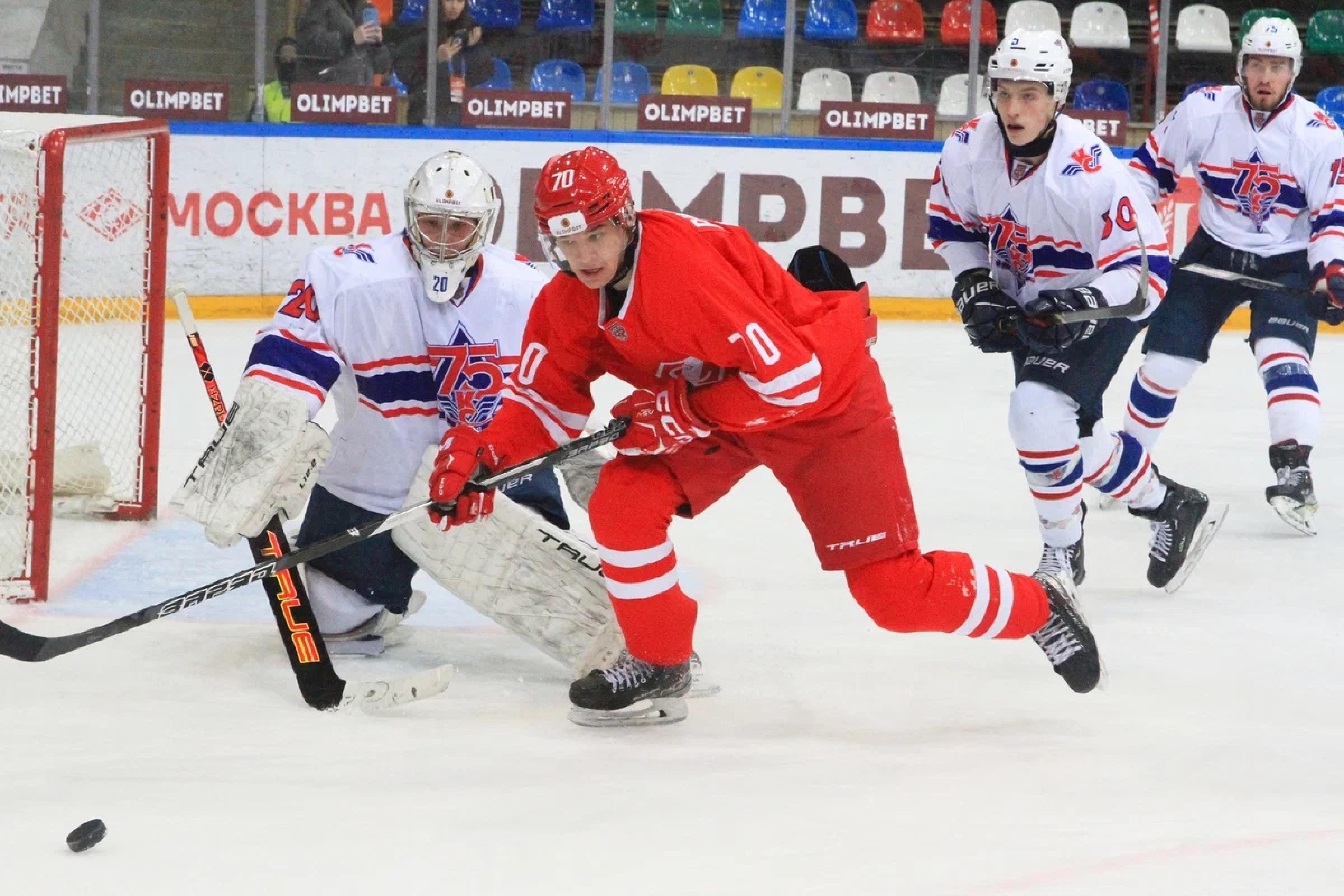 МХК «Спартак» обыграл в «Лужниках» молодежку «Крыльев Советов»